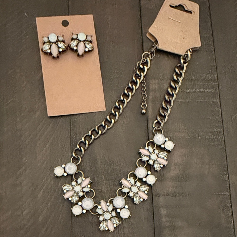 Chic Gold and Pink Floral Necklace Set